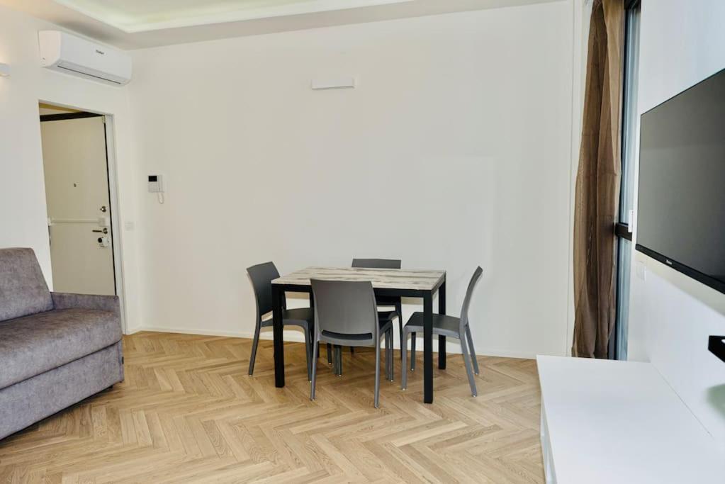 Sky View -Porta Nuova- Appartamento 2 Con Balcone Milán Exterior foto